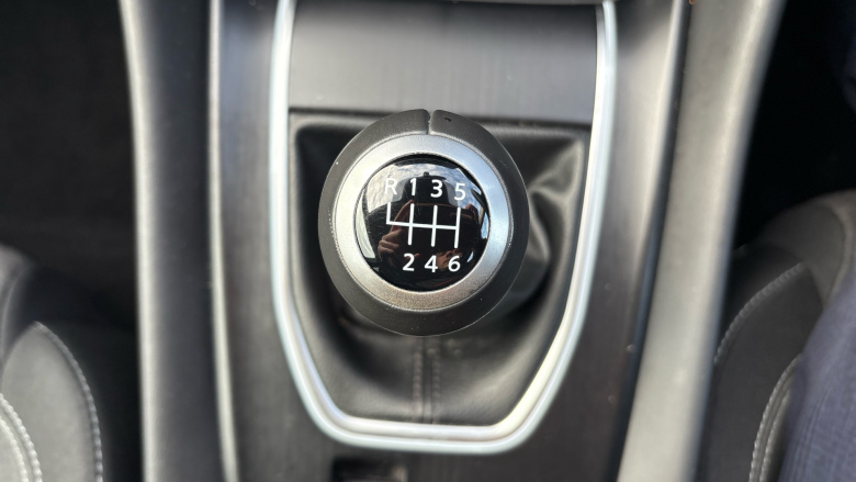 Nissan Qashqai 1.3 DiG-T MH N-Connecta 5dr Petrol Hatchback